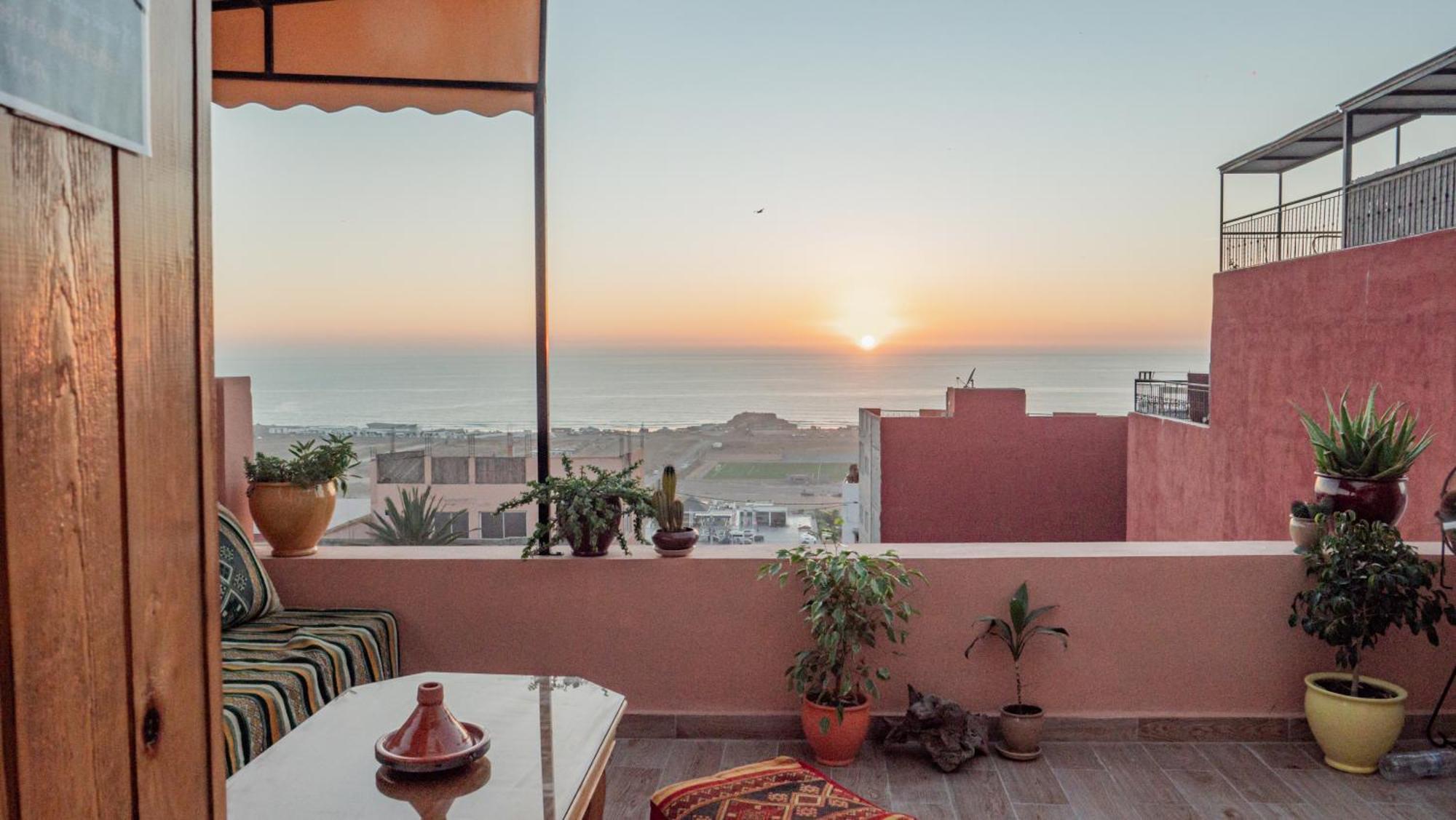 Atlantic Vibes Surf Hostel *